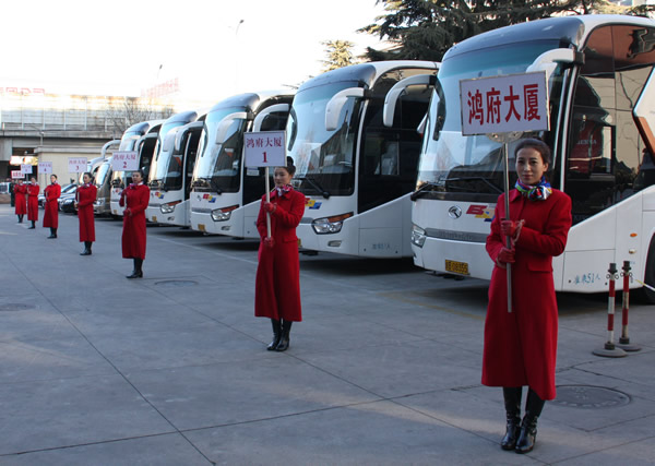 我院大学生志愿者为全国两会服务赢得赞誉 第 4 张