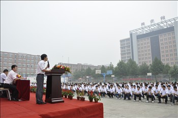 机电工程系2011级新生入学教育暨师生见面会隆重举行 第 3 张