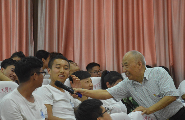学习党的十九大，坚守不忘初心，讲好中国故事 ——张子诚教授专场讲座 第 1 张