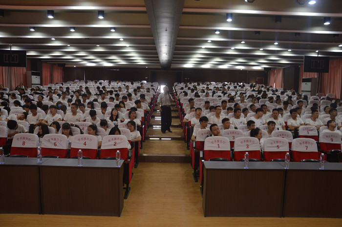 学习党的十九大，坚守不忘初心，讲好中国故事 ——张子诚教授专场讲座 第 3 张
