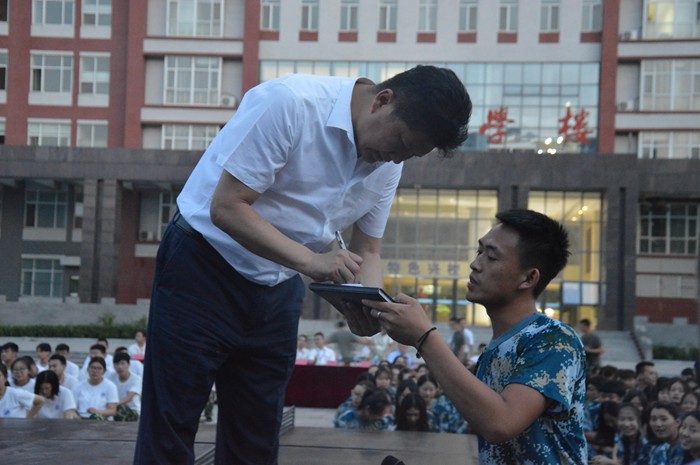 周虎震董事长在我校举办报告会