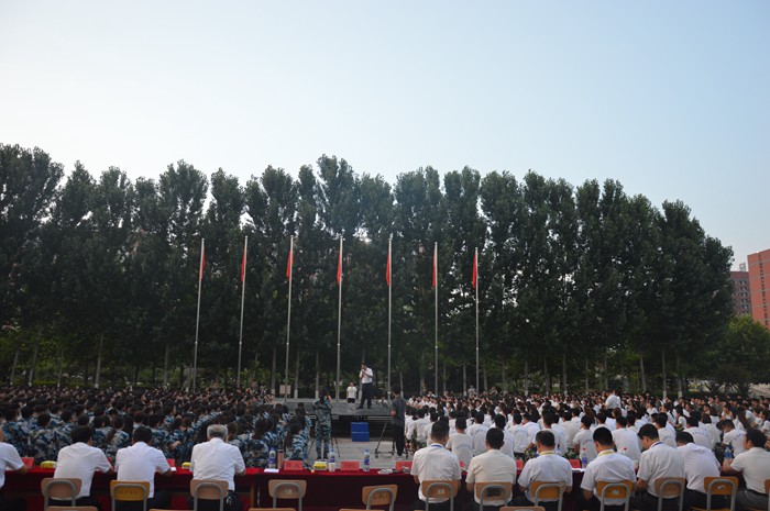 周虎震董事长在我校举办报告会