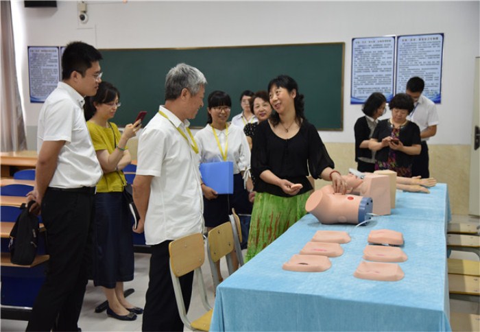 省卫计委专家组对我校护理专业和助产专业升本工作进行考查