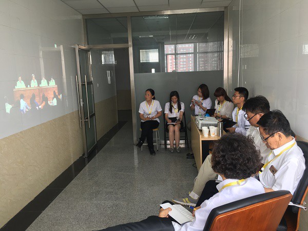 河北科技学院领导和思政课教师集中观看全国高校思想政治理论课2018版教材使用培训班开班仪式直播
