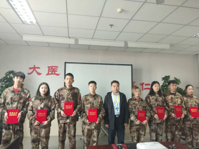 以老引新传帮带，以梦会友护理情 第 1 张