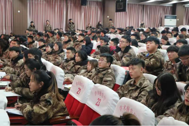 我校党委副书记张崇玺为学生党员宣讲党的十九届四中全会精神 第 3 张