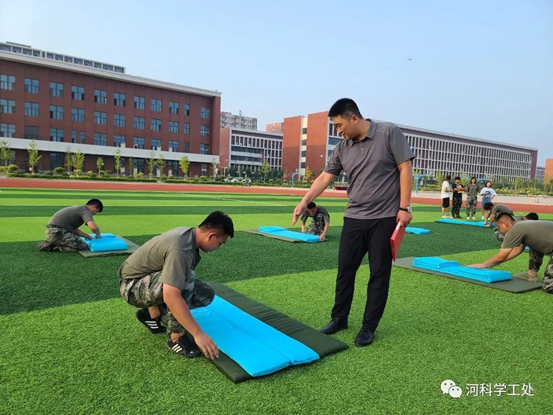 河北科技学院2022年开展暑期学管干部培训第五天——军事训练考核暨成果汇报 第 17 张