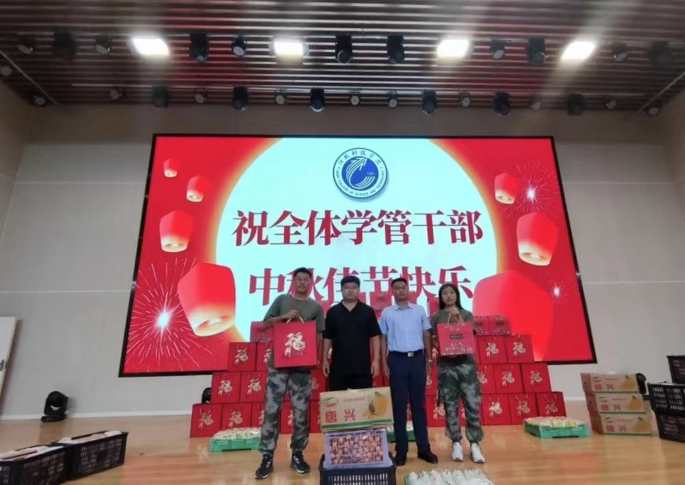河北科技学院学工处领导“双节”前夕慰问全体学管干部以及军训教官 第 30 张