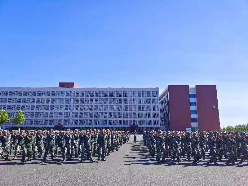 河北科技学院军训专访三 第 3 张