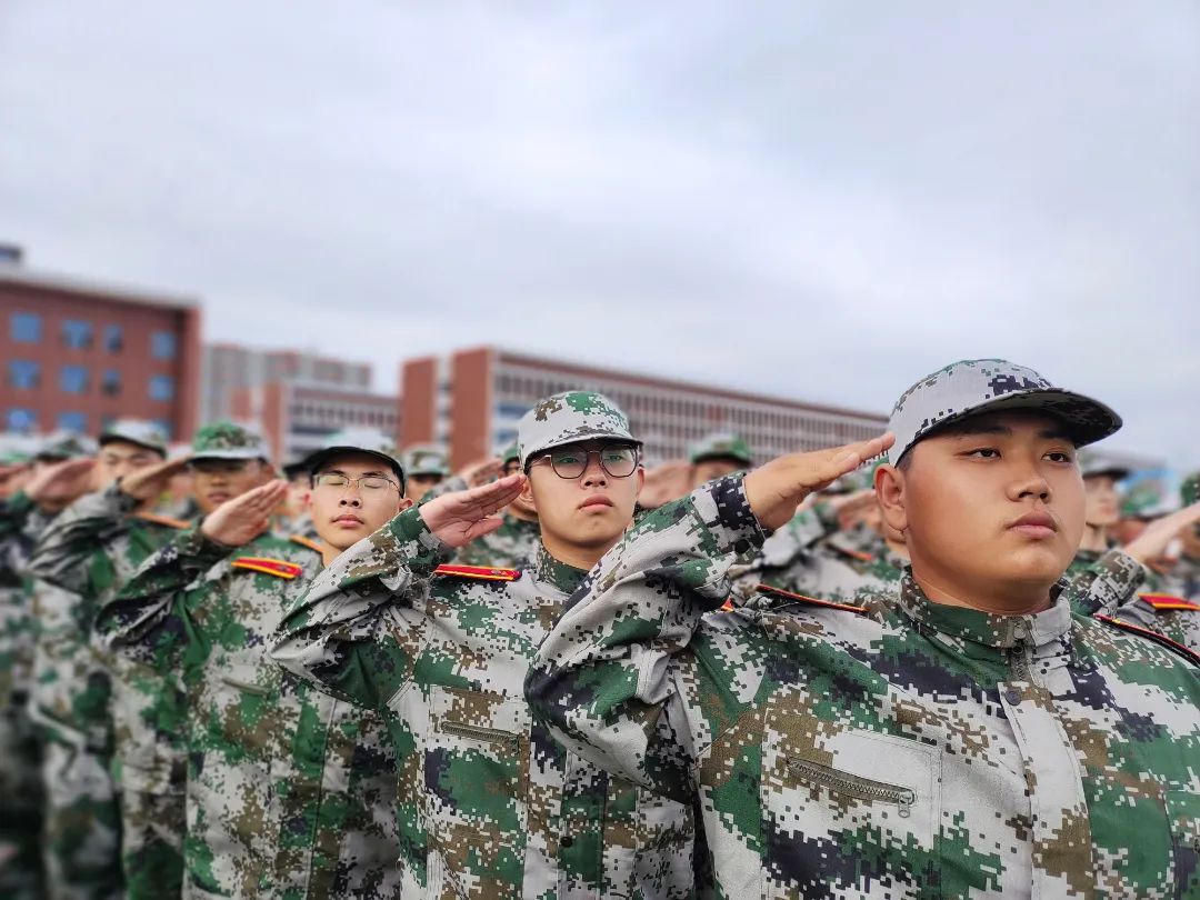 河北科技学院军训专访二 第 1 张