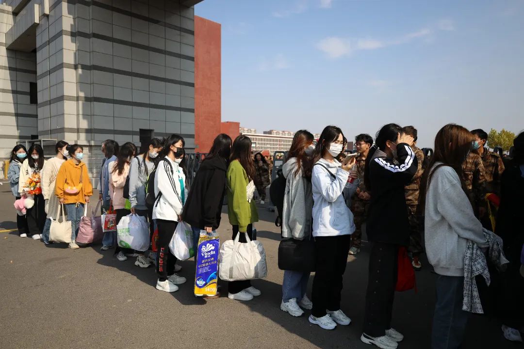 河北科技学院20名二十大礼仪志愿者胜利归来 第 8 张
