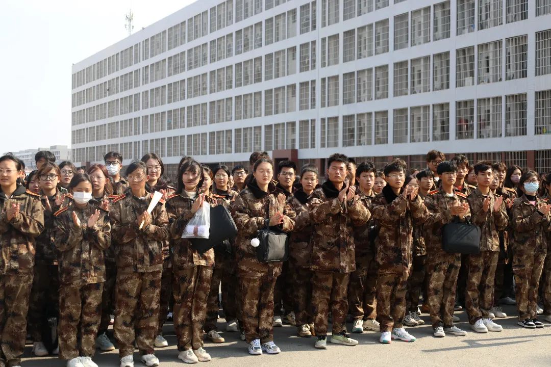 河北科技学院20名二十大礼仪志愿者胜利归来 第 11 张