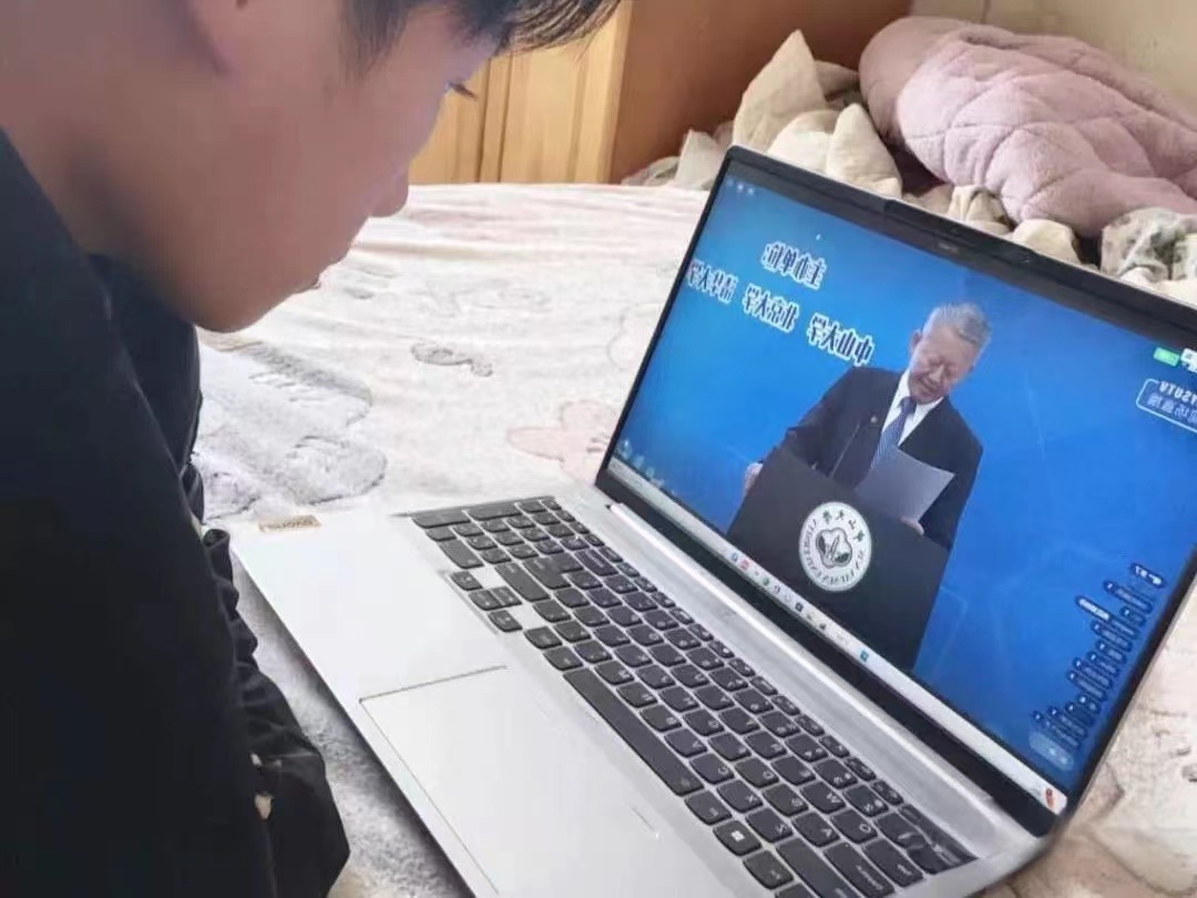 河北科技学院全校师生学习并热议全国高校抗疫大讲堂：新冠（Omicron）疫情动态及应对 第 22 张