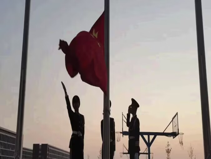 河北科技学院国旗班20级队员第一次全校大型升旗