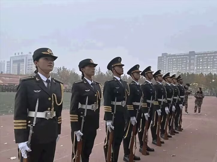 河北科技学院国旗班20级队员第一次全校大型升旗