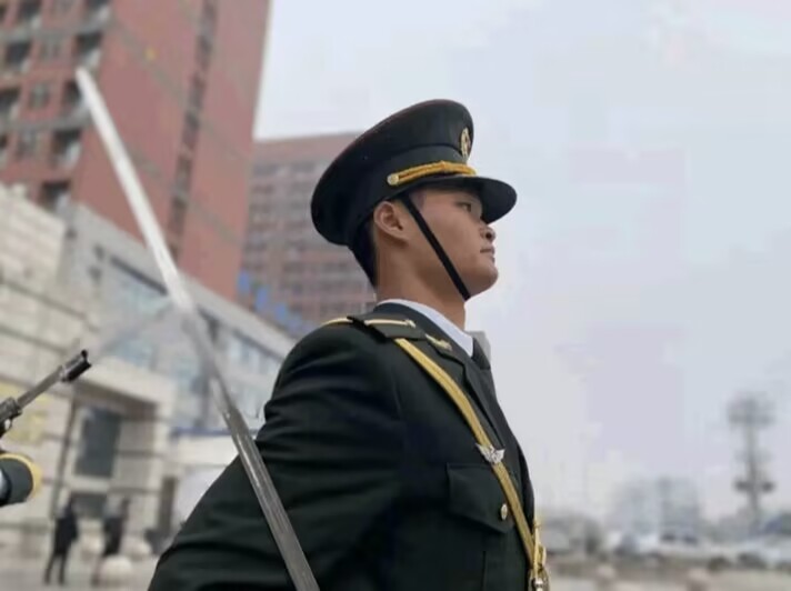 河北科技学院国旗班20级队员第一次全校大型升旗