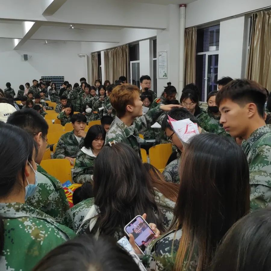 新媒体中心举办了喜迎二十大，绘梦新征程 || 河北科技学院举行“喜迎二十大，启航新征程”海报设计大赛