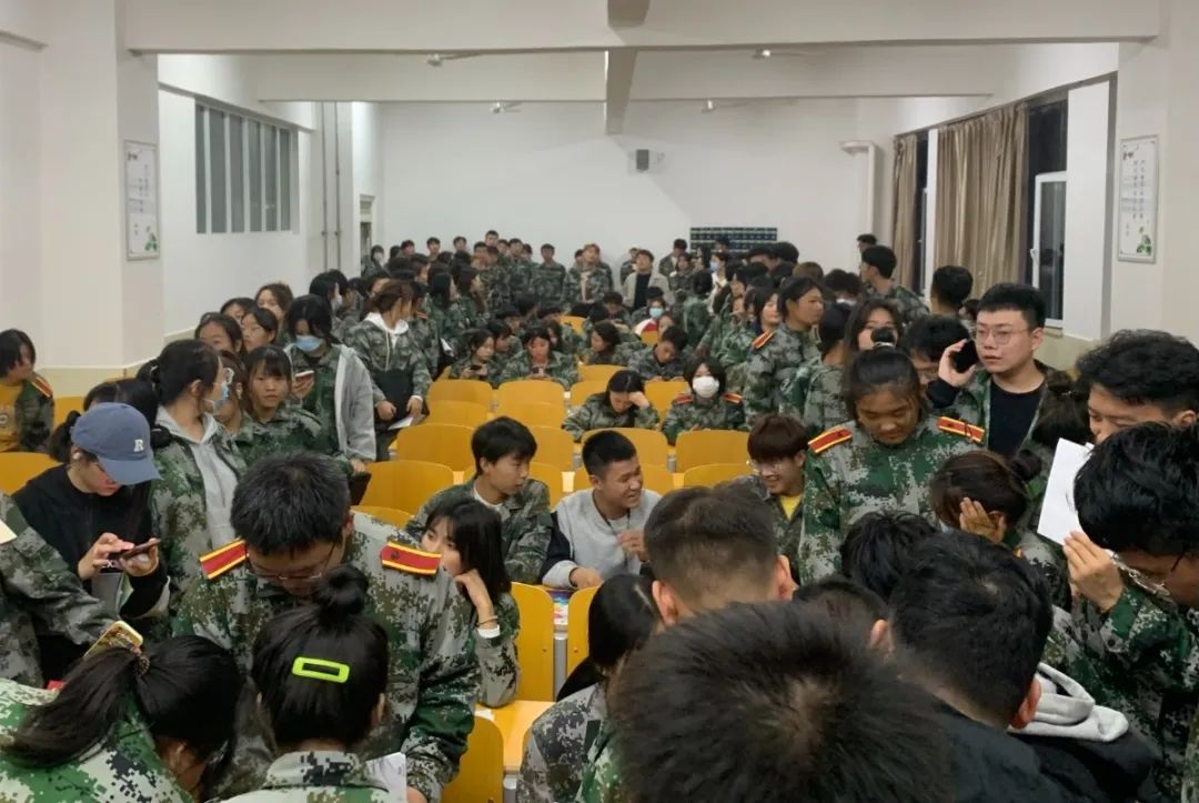 新媒体中心举办了喜迎二十大，绘梦新征程 || 河北科技学院举行“喜迎二十大，启航新征程”海报设计大赛