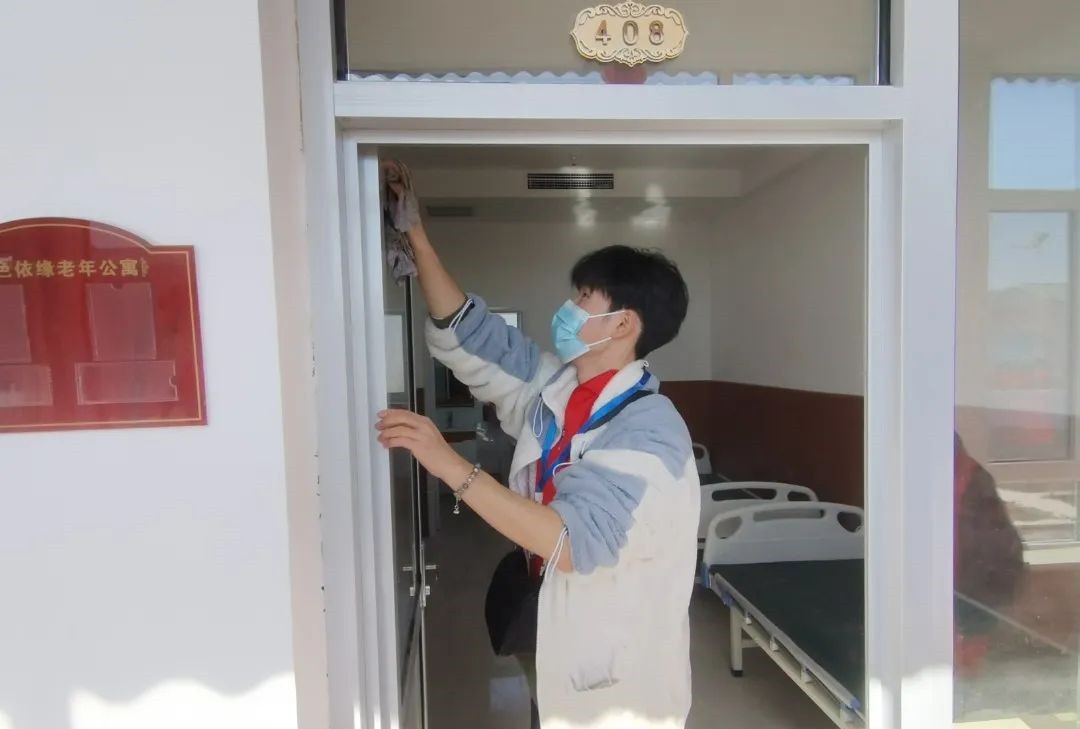 河北科技学院‖青年志愿者协会‖志愿敬老行，关爱传真情