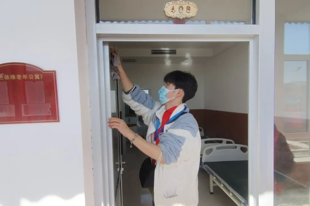 河北科技学院‖青年志愿者协会‖志愿敬老行，关爱传真情