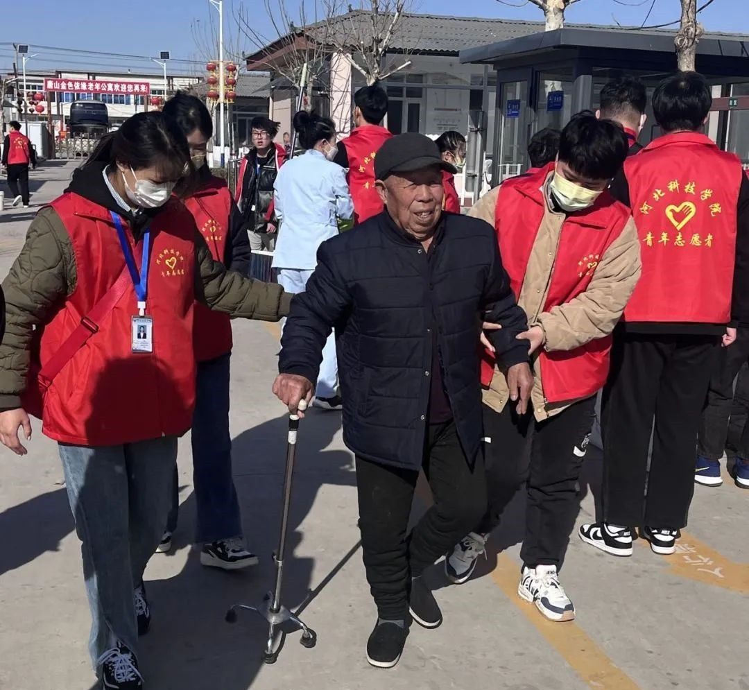河北科技学院‖青年志愿者协会‖志愿敬老行，关爱传真情