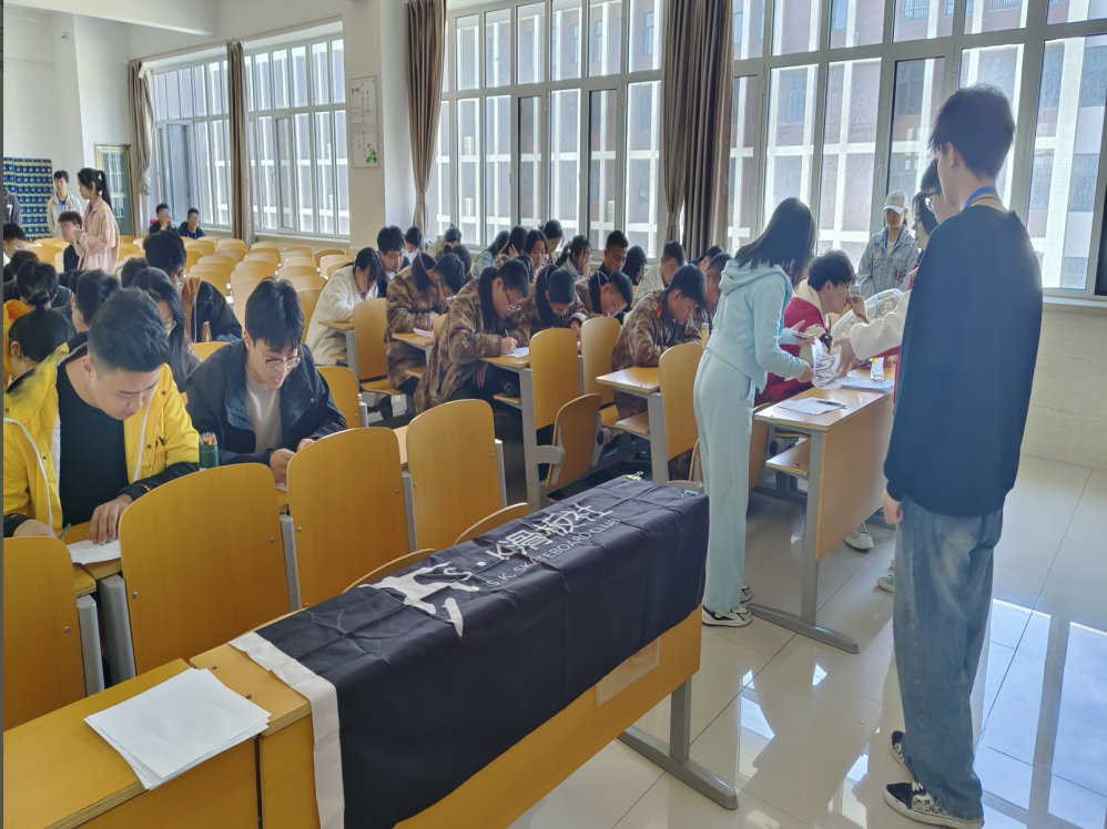 河北科技学院||社团指导中心|| sk滑板社举办  一笔点睛绘我风采 活动