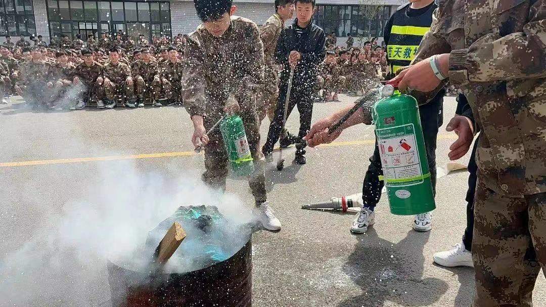河北科技学院携手乐亭县蓝天救援队开展消防安全知识讲座暨消防逃生应急演练 第 5 张