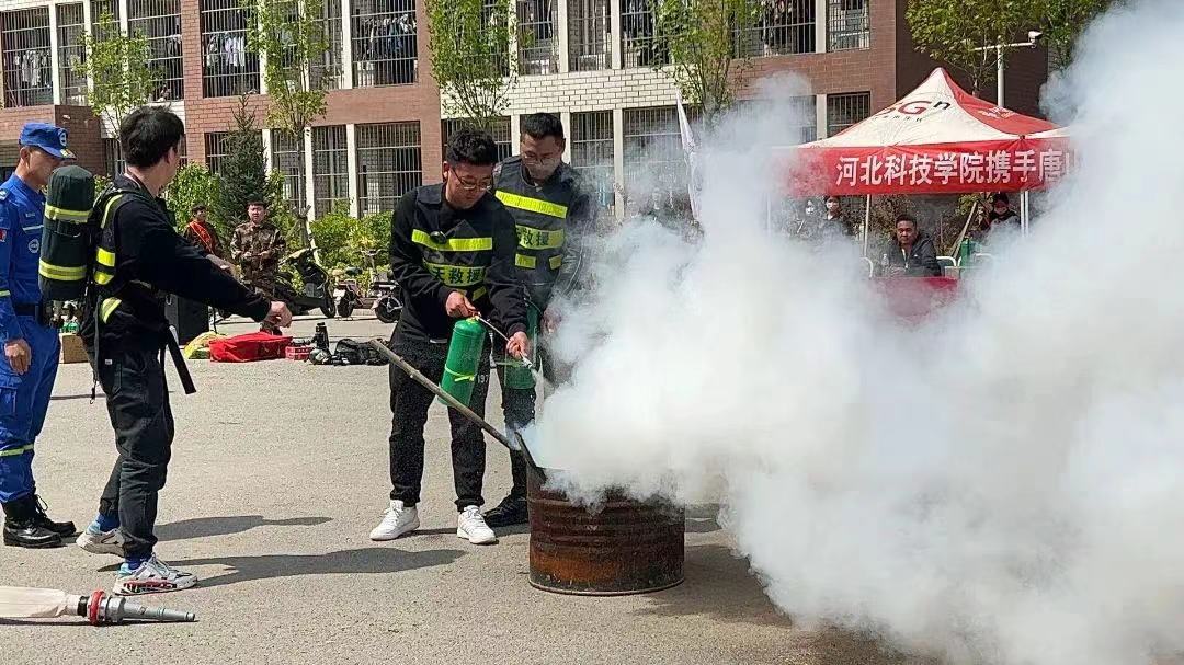 河北科技学院携手乐亭县蓝天救援队开展消防安全知识讲座暨消防逃生应急演练 第 4 张