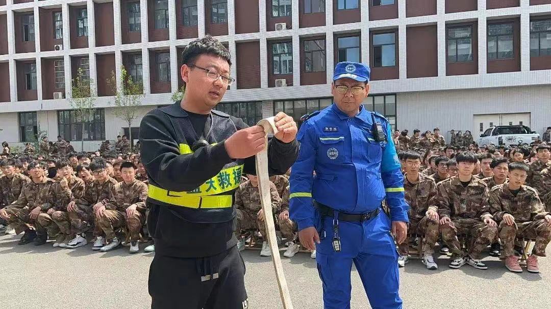 河北科技学院携手乐亭县蓝天救援队开展消防安全知识讲座暨消防逃生应急演练 第 6 张