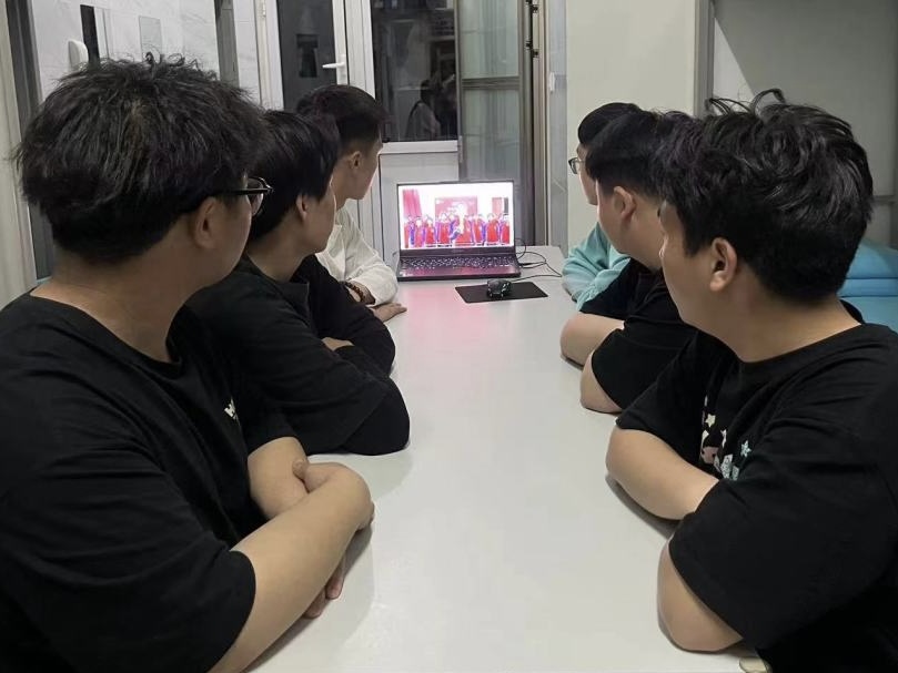 河北科技学院组织学生观看以 播火者 思政大讲堂走进河北台城 为主题的红色思政课 第 15 张