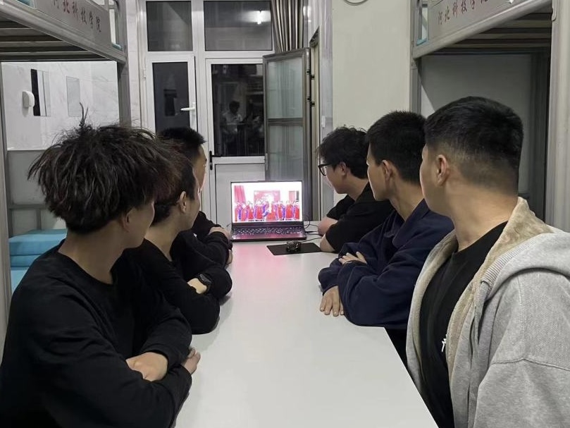 河北科技学院组织学生观看以 播火者 思政大讲堂走进河北台城 为主题的红色思政课 第 13 张
