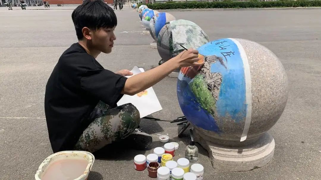 河北科技学院学子校内绘制河北省内靓丽风景画 第 13 张