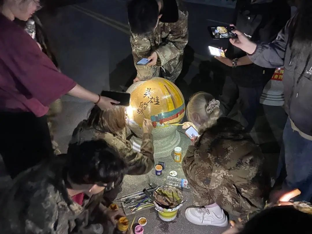 河北科技学院学子校内绘制河北省内靓丽风景画 第 17 张