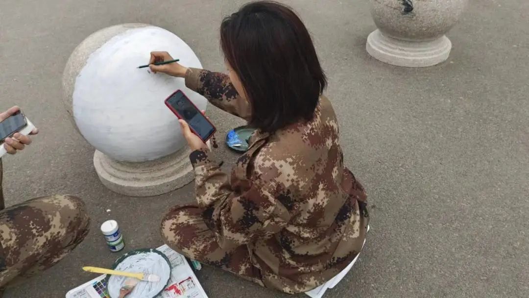 河北科技学院学子校内绘制河北省内靓丽风景画 第 16 张