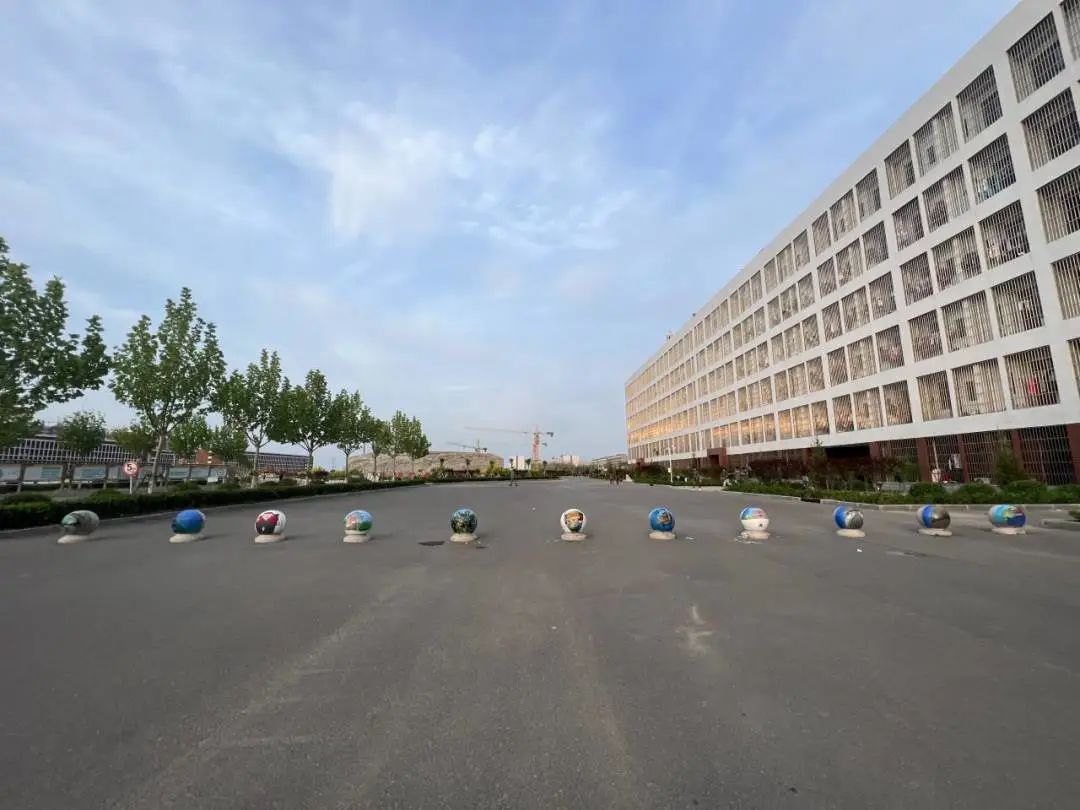 河北科技学院学子校内绘制河北省内靓丽风景画 第 25 张