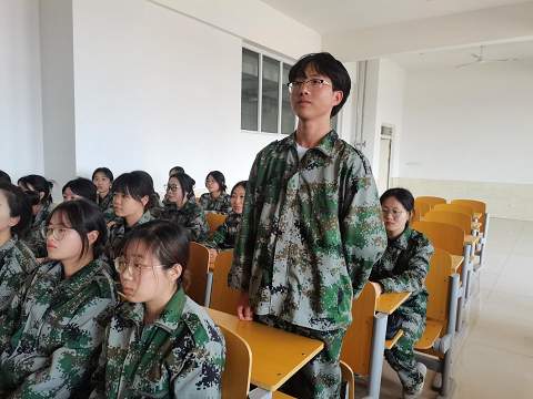 曹丽丽老师讲授公开示范课 第 5 张