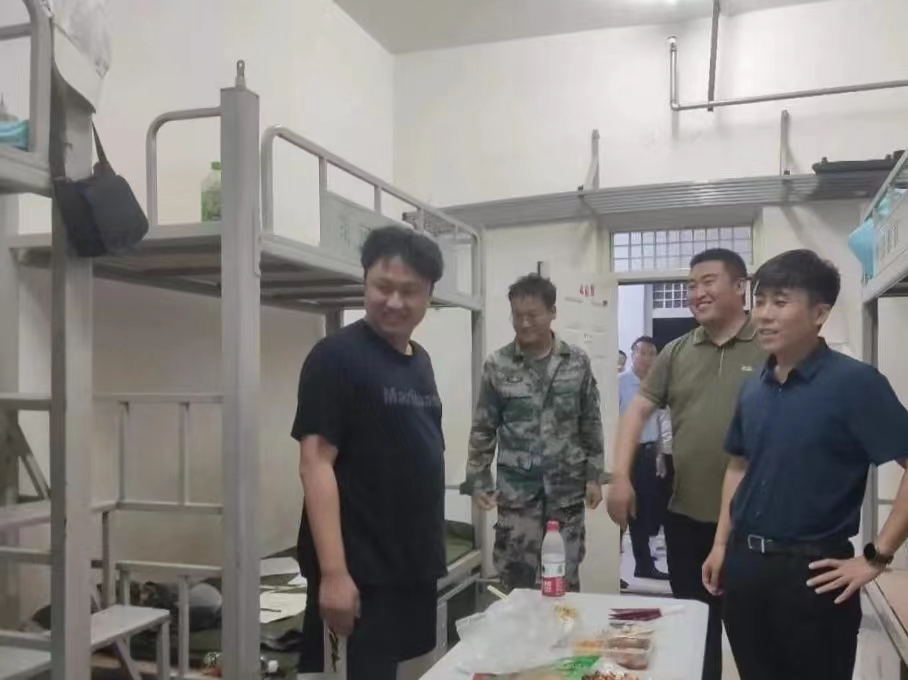 河北科技学院校领导深入学生宿舍走访看望2023届毕业生 第 2 张