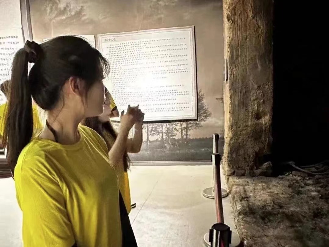 河北科技学院艺术学院开展“传承红色精神，彰显青春力量”主题三下乡活动