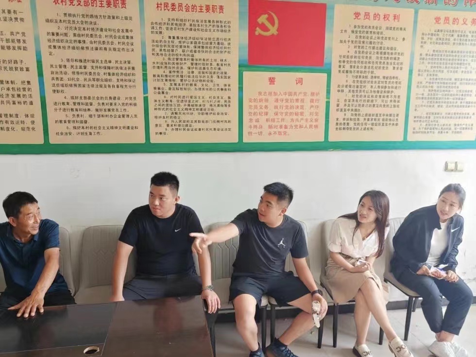 河北科技学院汽车工程学院开展“进村入户访民生，促膝交流送温暖”主题三下乡活动