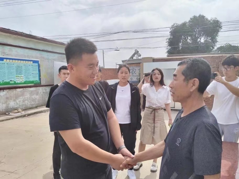 河北科技学院汽车工程学院开展“进村入户访民生，促膝交流送温暖”主题三下乡活动