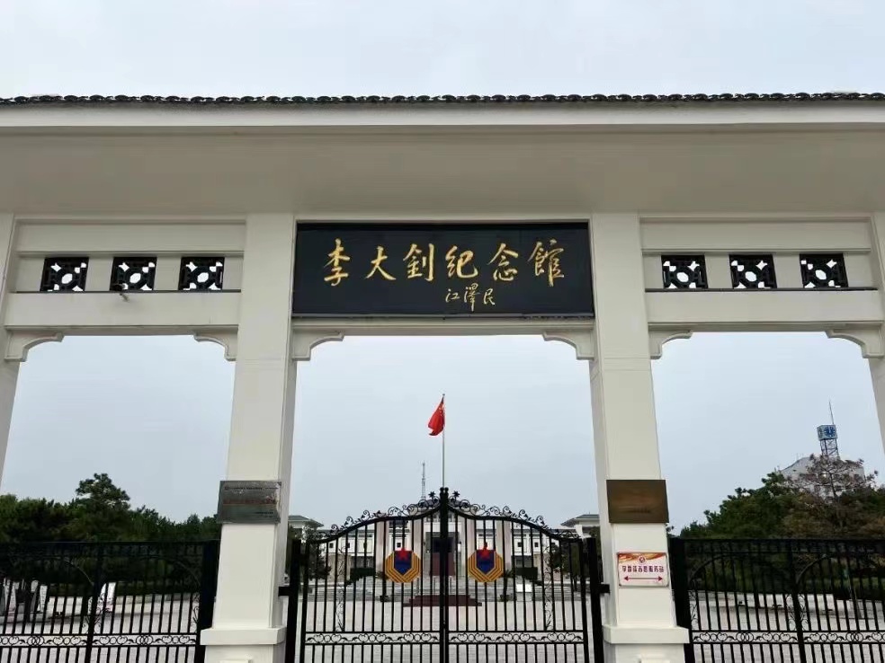 河北科技学院汽车工程学院开展“进村入户访民生，促膝交流送温暖”主题三下乡活动