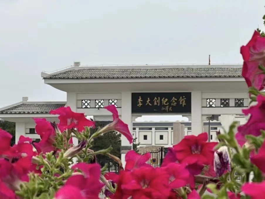 河北科技学院汽车工程学院开展“进村入户访民生，促膝交流送温暖”主题三下乡活动