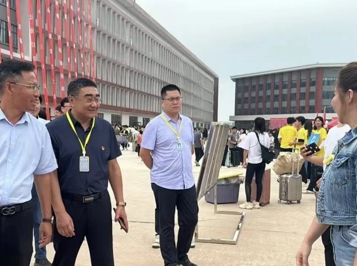 河北科技学院2023级新生报到  高清大图直击迎新现场 第 25 张