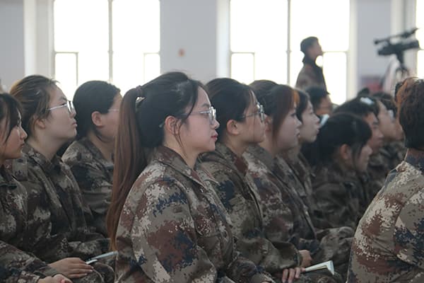 河北科技学院党委书记何新生教授主题教育专题党课授课