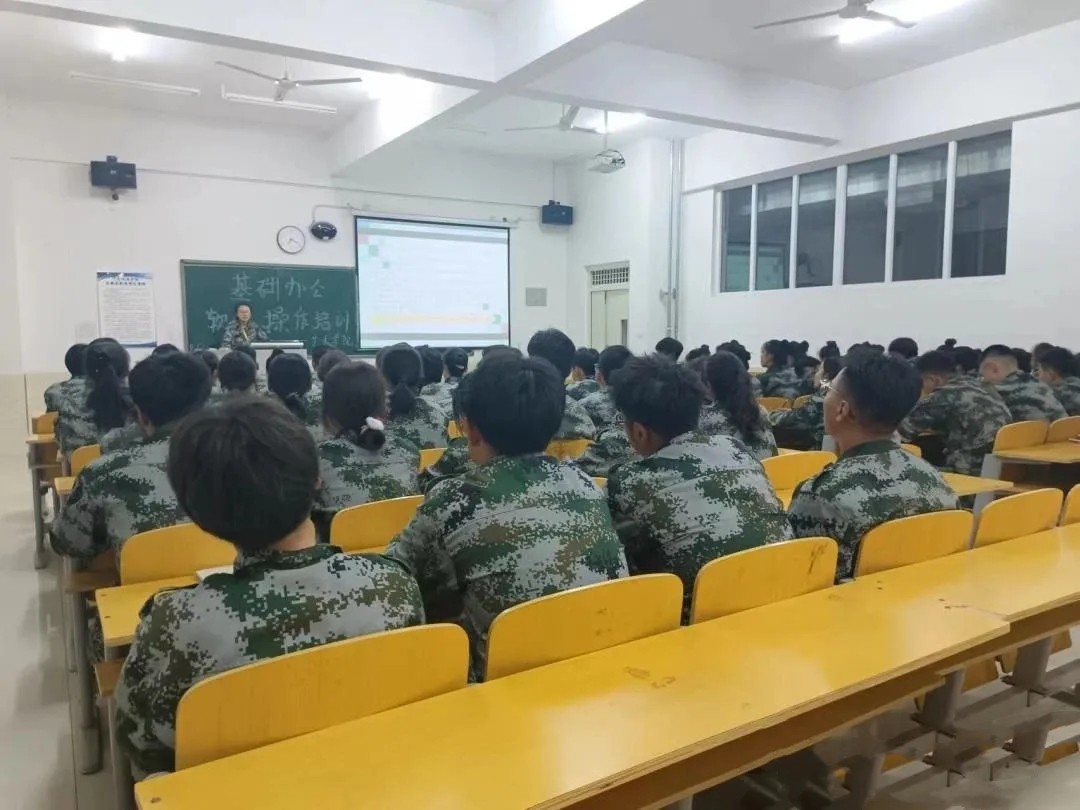 河北科技学院  艺术学院 教育育人  不忘初心 班委教育培训正在进行时 第 5 张