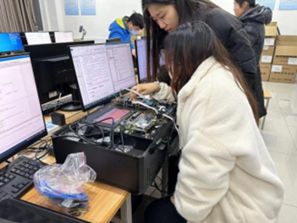 计算机学院教师齐聚，共同探索计算机组成与嵌入式技术 第 1 张