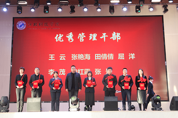 杨校.png