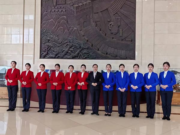 河北科技学院大学生志愿者圆满完成2024年全国两会礼仪志愿服务工作 第 4 张