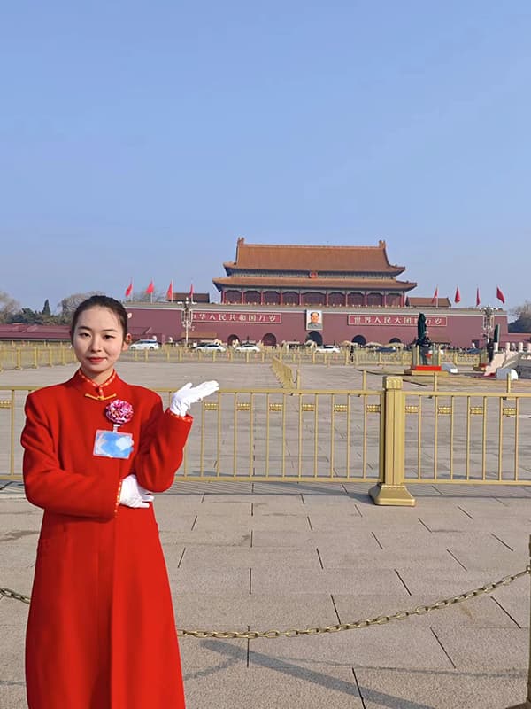 河北科技学院大学生志愿者圆满完成2024年全国两会礼仪志愿服务工作 第 11 张