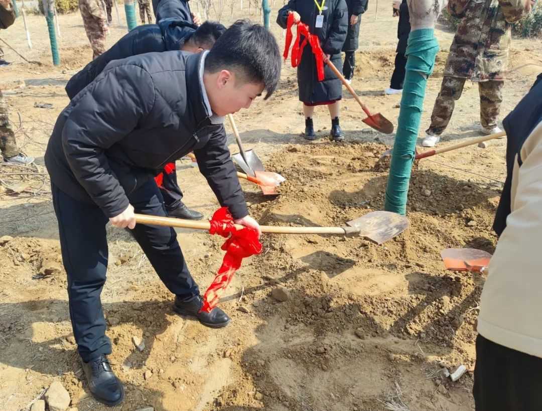 植树节 ‖ 河北科技学院全校师生积极开展“植此青绿，拥抱春天”主题实践活动 第 1 张